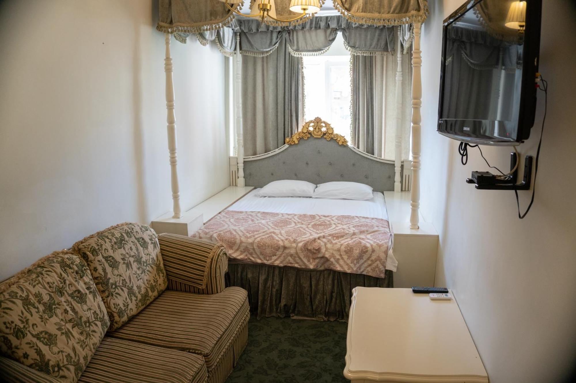 Royal City Hotel Kyiv Exterior photo