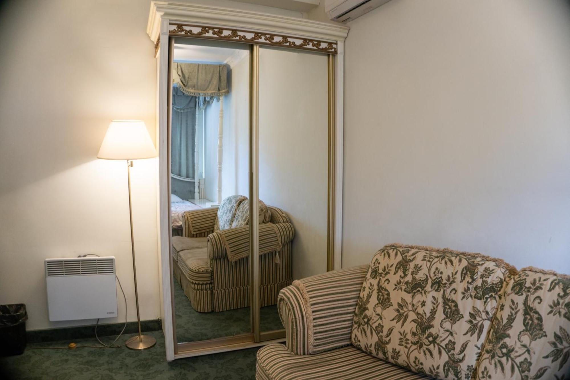 Royal City Hotel Kyiv Exterior photo