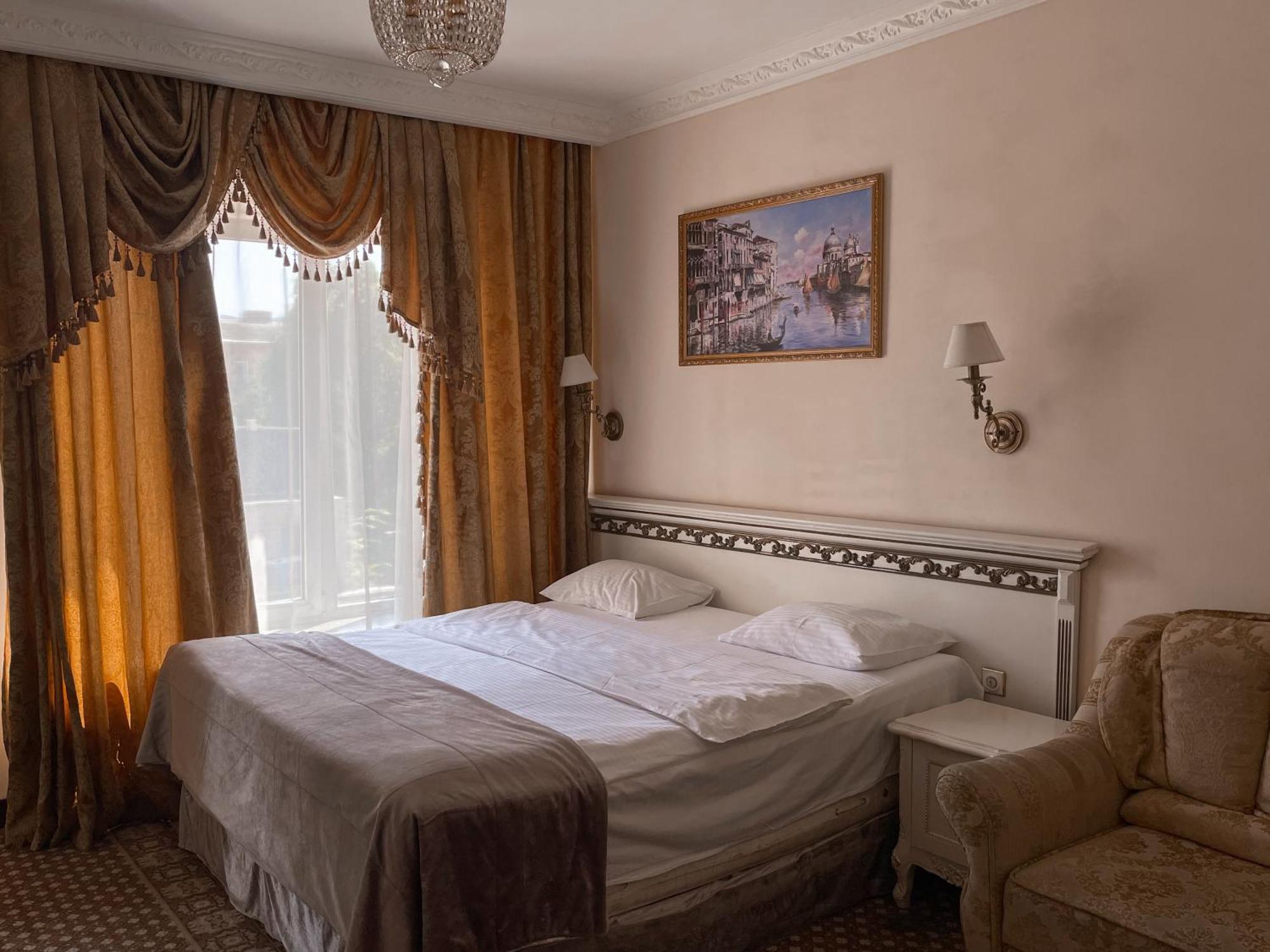 Royal City Hotel Kyiv Exterior photo