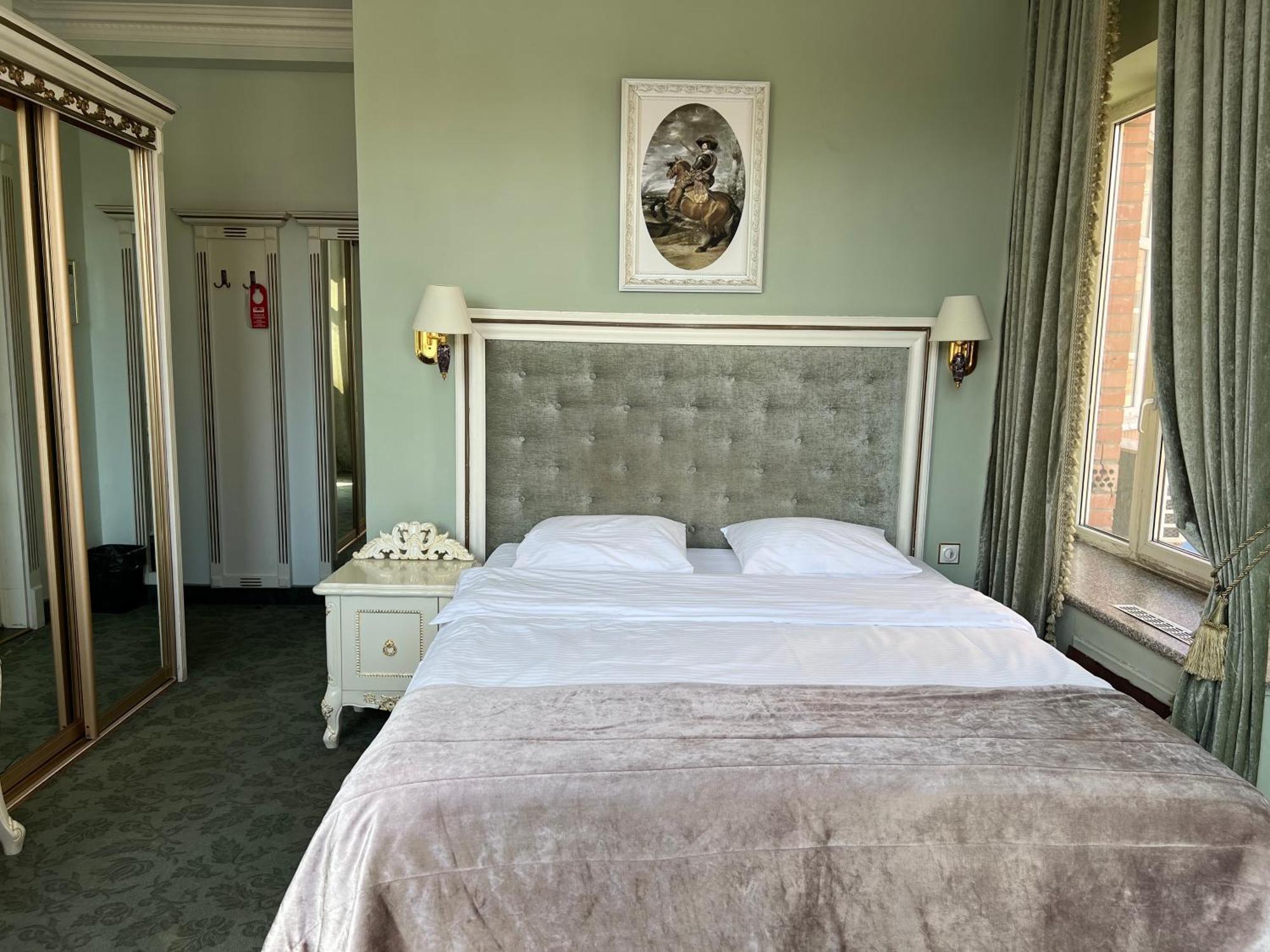 Royal City Hotel Kyiv Room photo