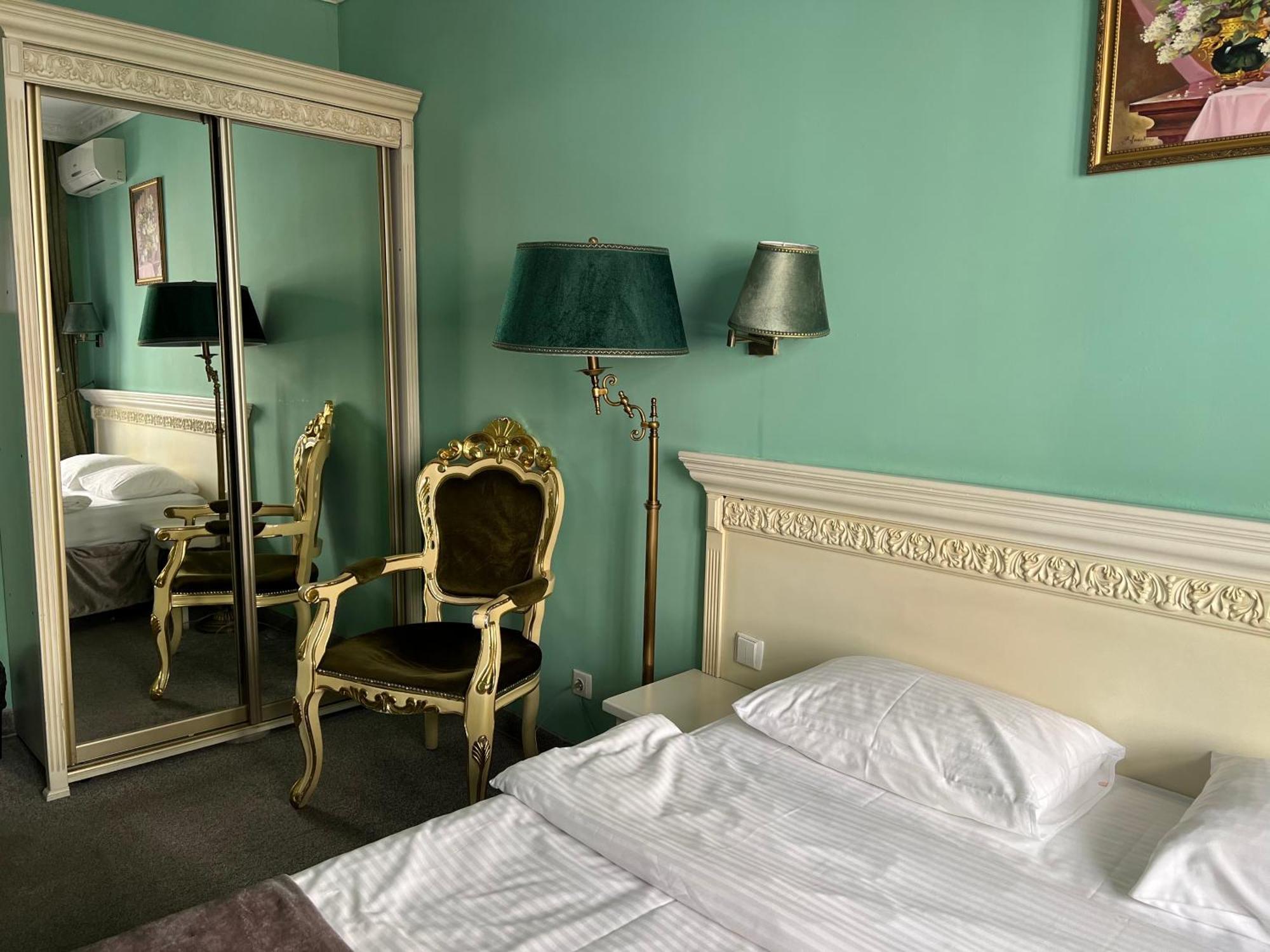 Royal City Hotel Kyiv Room photo