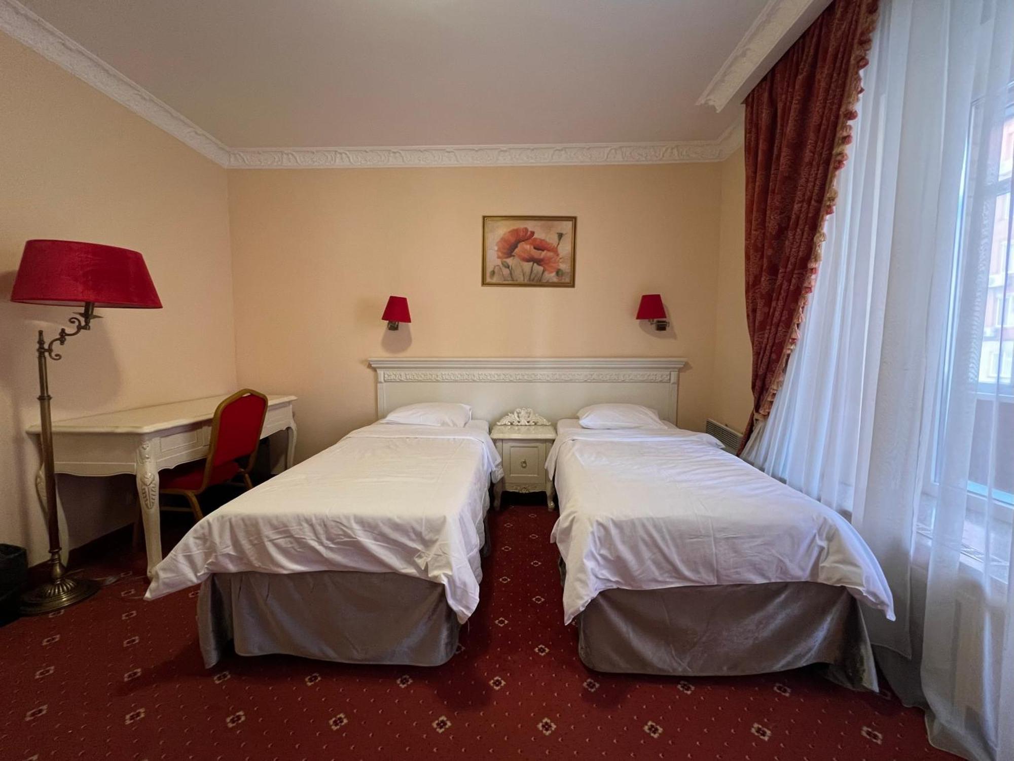 Royal City Hotel Kyiv Exterior photo