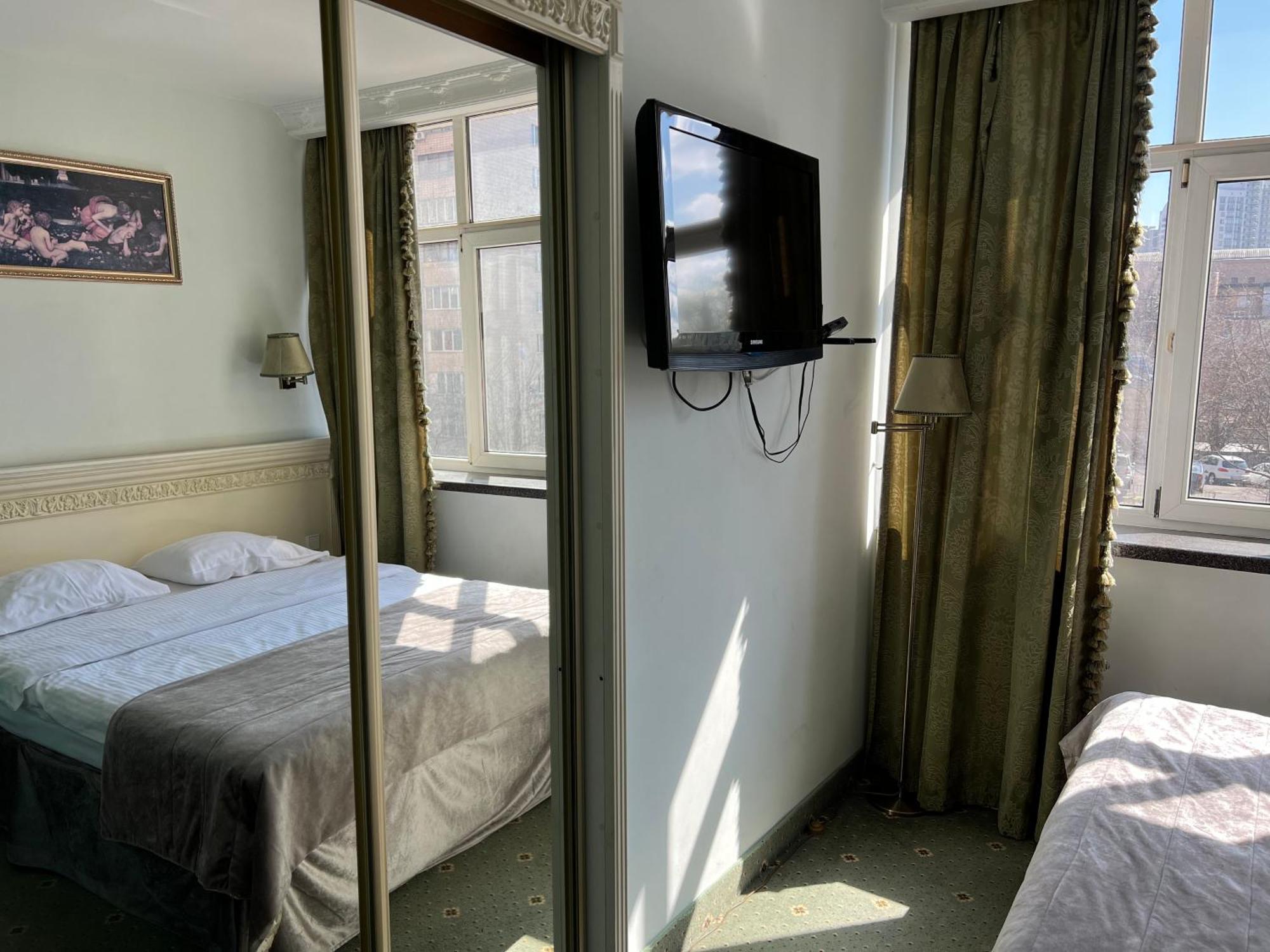 Royal City Hotel Kyiv Room photo